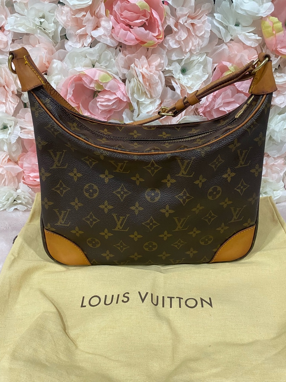 Louis Vuitton Boulogne 30 Shoulder Bag